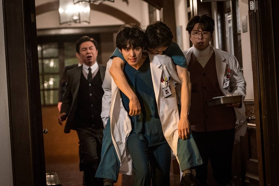 Seo Woo Jin x Master Kim @StarhausM  @SBSNOW #안효섭  #ahnhyoseop #seowoojin #KimSaBoo  #RomanticDoctorKim2