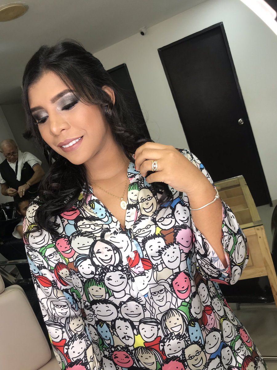 GioviBlel's tweet photo. Ame mi maquillaje❣️✨ https://t.co/BZxuxR3SM0