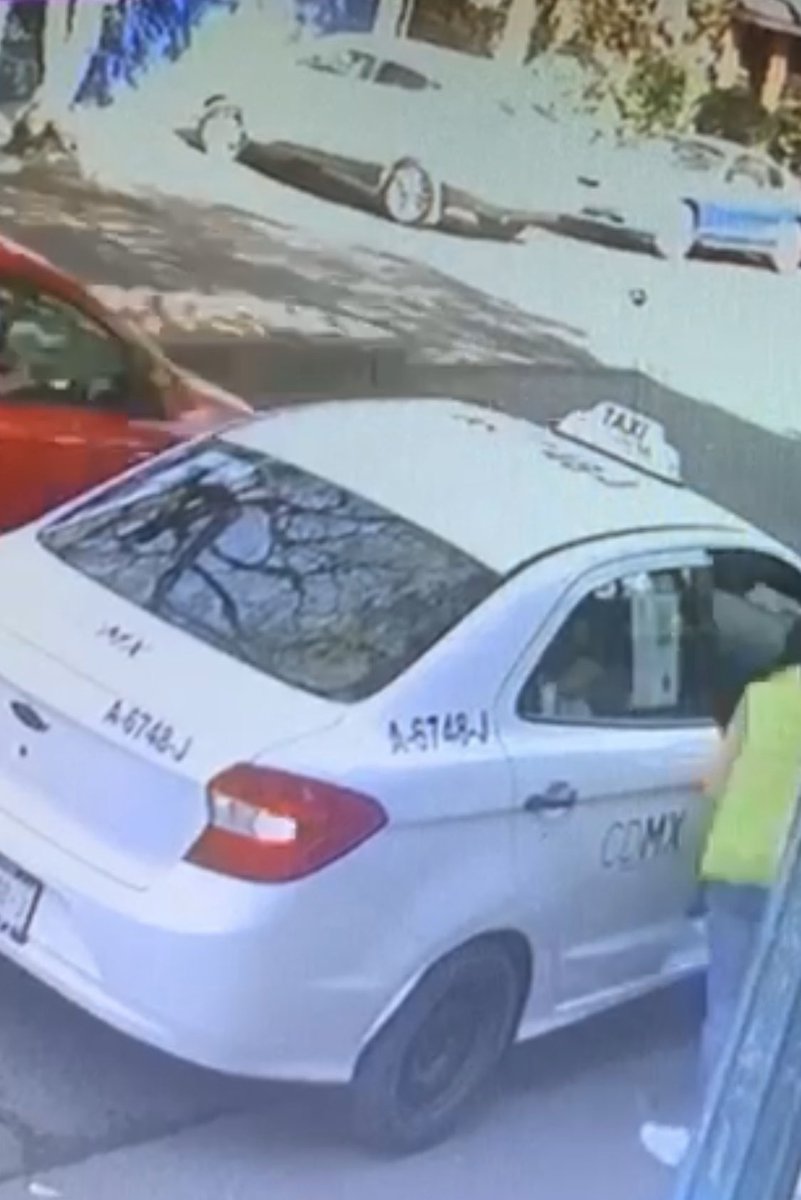 abramgaran's tweet photo. Tengan cuidado qué esta persona esta robando en Copilco Universidad, no se fíen de nadie. Taxis inseguros que hacen de las suyas. Aquí las placas del taxi A-6748-J y Foto de la persona.
@SSP_CDMX @04360mx @CopilcoUniv @VecinosCopilcoU @VCopilco @CopilcoElAlto https://t.co/F0jyx5zMq5