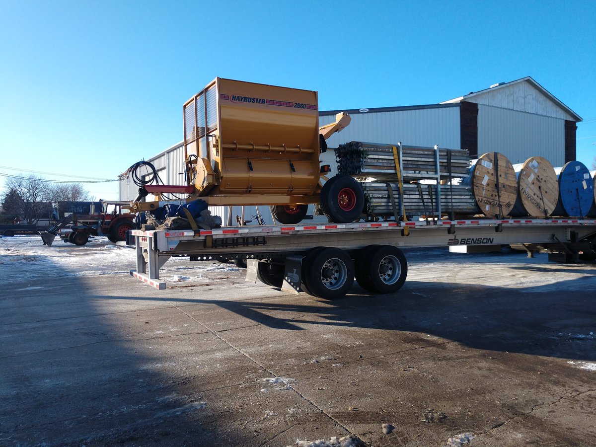 KramerRanchHand's tweet photo. NEW Haybuster 2660 loaded and on its way to Oregon. 
#kramermanufacturing
#ranchhand
#haybuster
#baleprocessor
#balefeeder
#feedingcattle https://t.co/ozjP9OOgmm