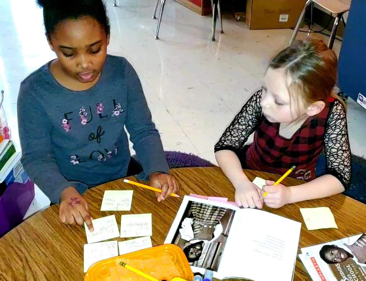 HartleyJetaun's tweet photo. @VSEsuperstars1 students collaborate to find important information to retell about Ruby Bridges #sumnerachieves https://t.co/JaMlfsg9Ru
