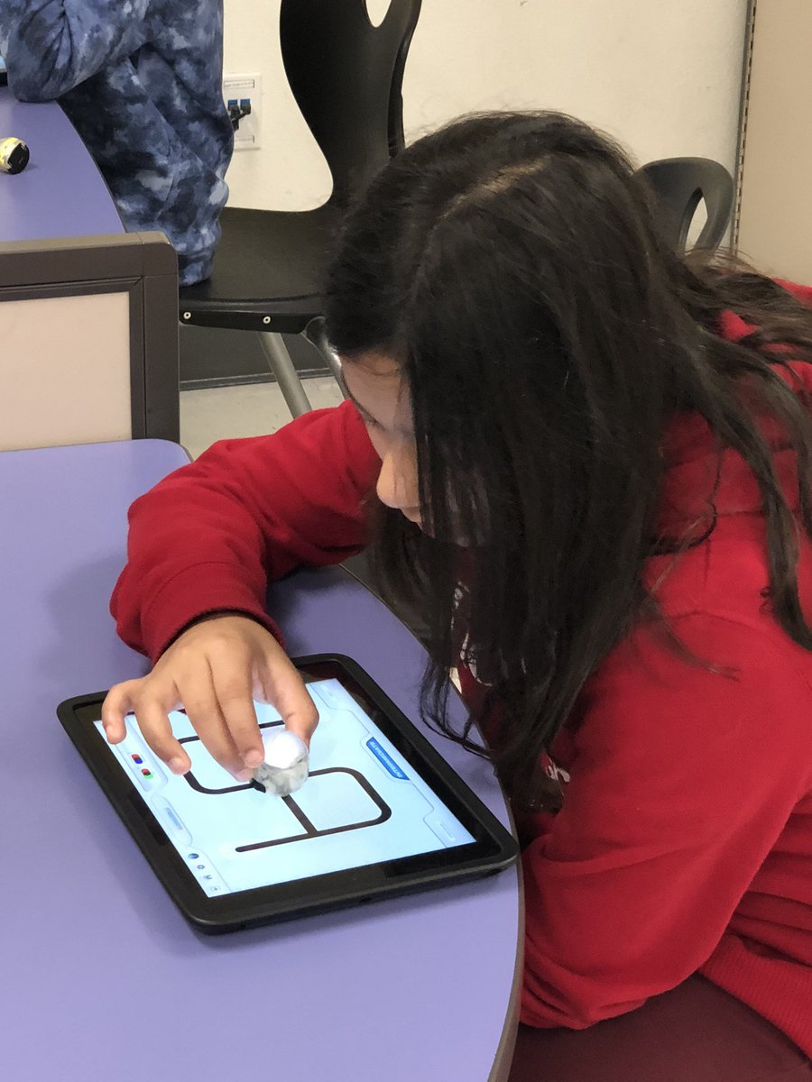 spiles07's tweet photo. Solving coding puzzles with @Ozobot #lytle #smartlab #elpirates #lytlebuzz #coding #ozobot https://t.co/468IN1vrwf