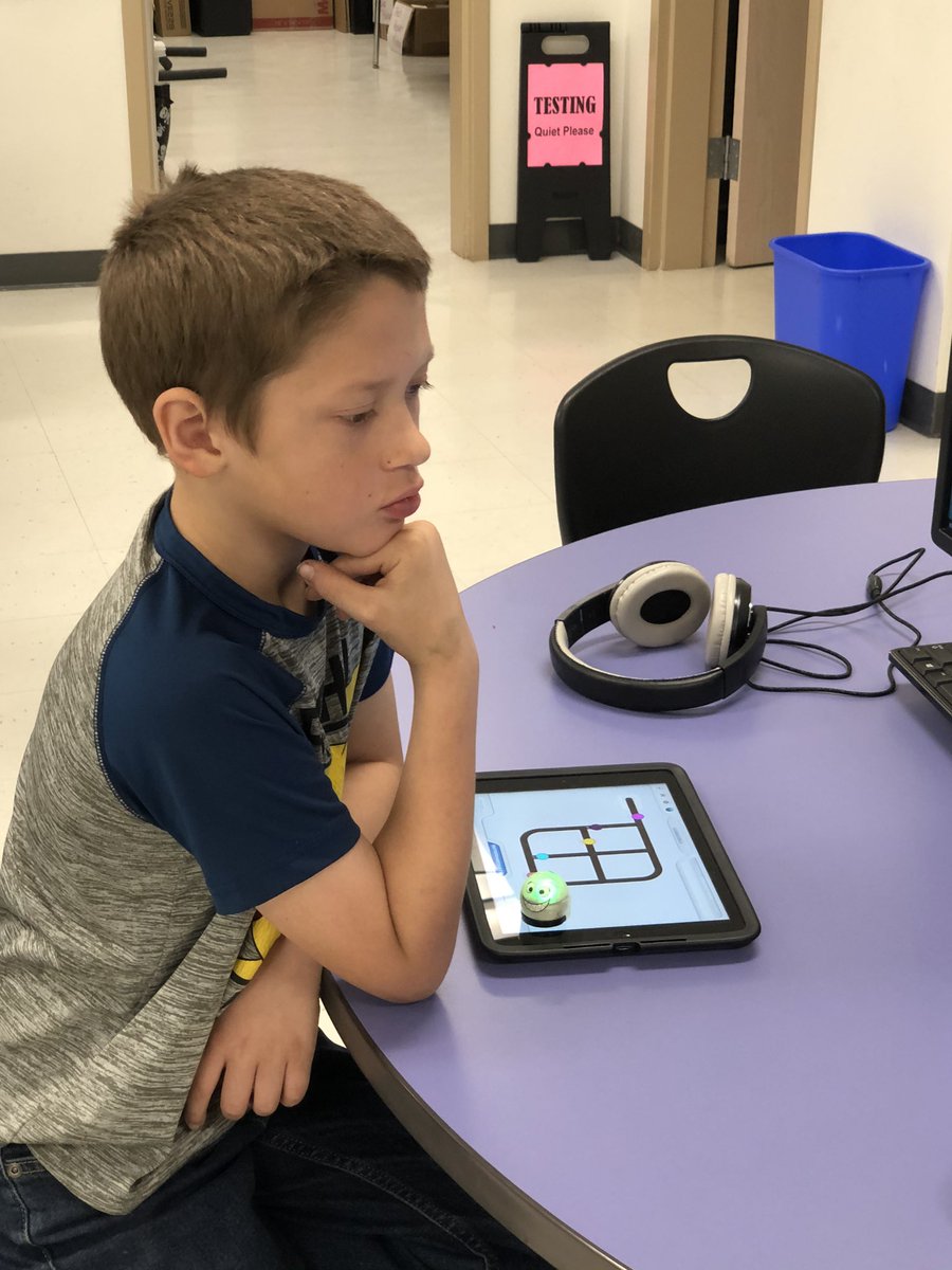 spiles07's tweet photo. Solving coding puzzles with @Ozobot #lytle #smartlab #elpirates #lytlebuzz #coding #ozobot https://t.co/468IN1vrwf