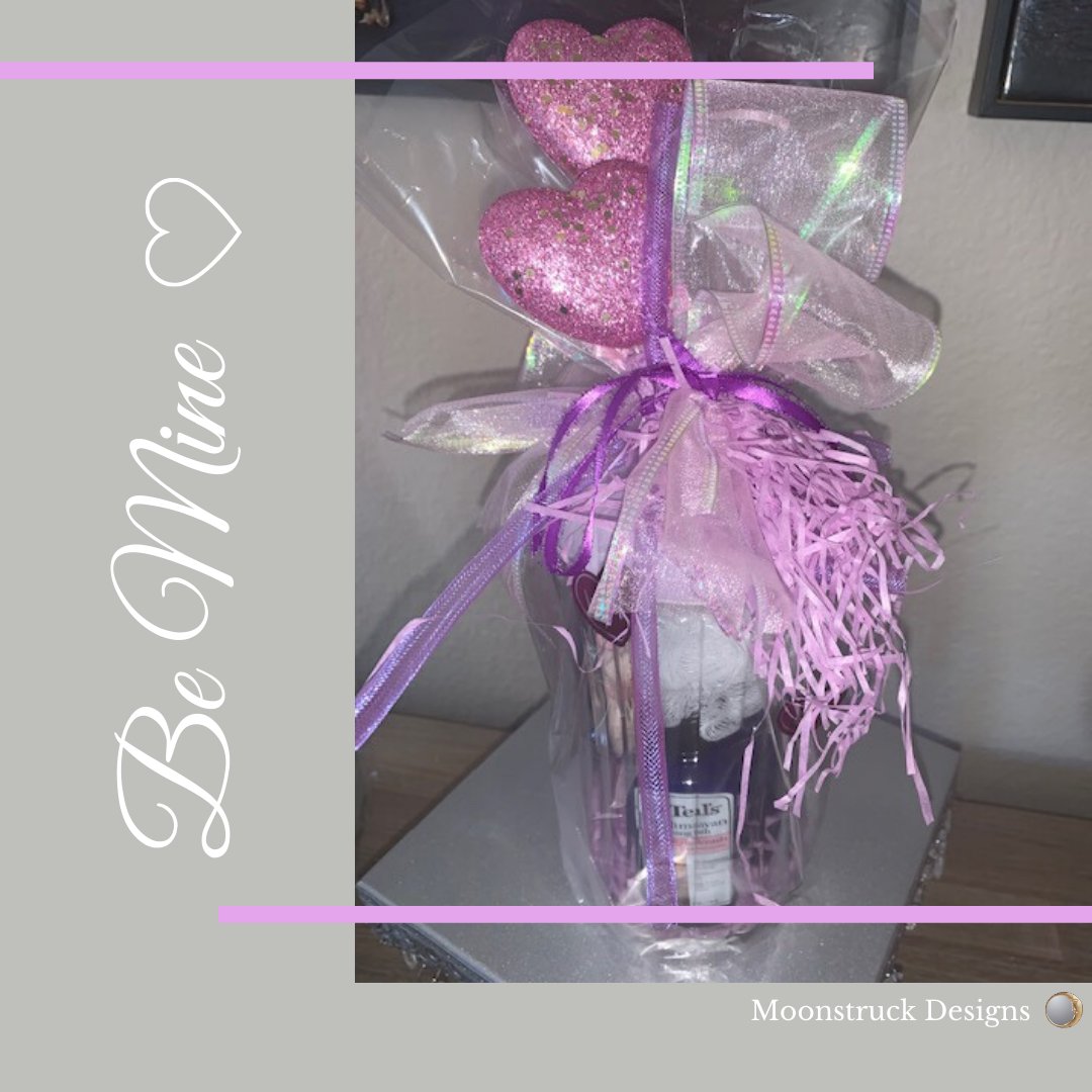 Moonstruck_AZ's tweet photo. Give the gift of relaxation with this bath tub soaking essentials basket! 🧼  🛁 😴 

#MoonstruckDesigns #PHXArizona #azgiftbaskets #phxgifts #phxbusiness #giftbaskets #giftideas https://t.co/5i4WV7S5vm