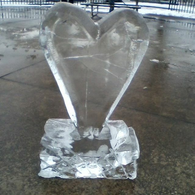 Kent_SRCA's tweet photo. Happy Valentine’s Week! @kentsrca #srcakent #kentsrca #makeminewithice #icecarving https://t.co/fS6KBDMRxa https://t.co/bjjGzvrOzH