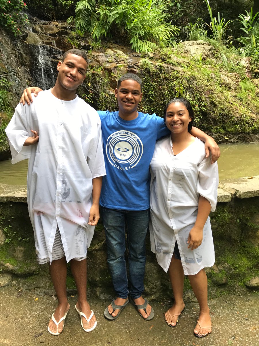 bcdokrt22's tweet photo. Um dia que vou levar pro resto da minha vida gratidão a Deus por tudo que ele fez na minha vida e pela paciência que ele teve em mim não tenho palavras pra descrever o quanto amo esse Deus quero passa resto da minha vida louvando adorando esse Deus maravilhoso 😍❤️💕❤️ https://t.co/9QVNWr5Iw0