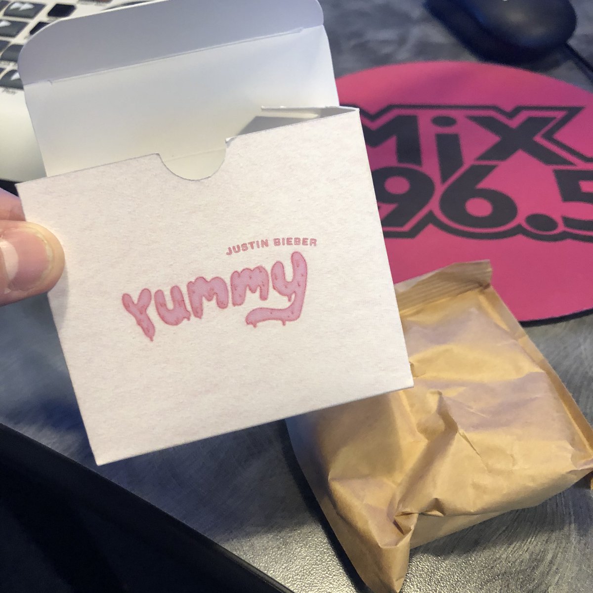CageShow's tweet photo. Who wants this rare official @justinbieber “Yummy Jello” pack?  RT and I’ll pick at random Friday and mail to you (worldwide) let me know how it tastes. https://t.co/rMvgQBkaJU