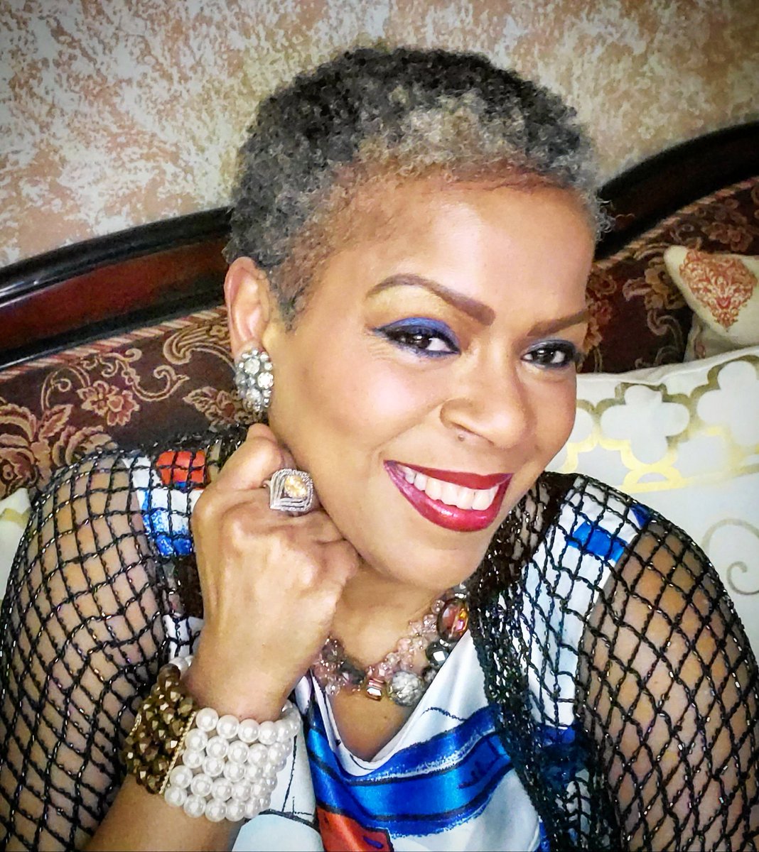 melinthecity76's tweet photo. #Entrepreneur #whatido #thehustle #NYC #areyoumoving #needmakeup #hireprofessionals https://t.co/f9WdSSkXRu