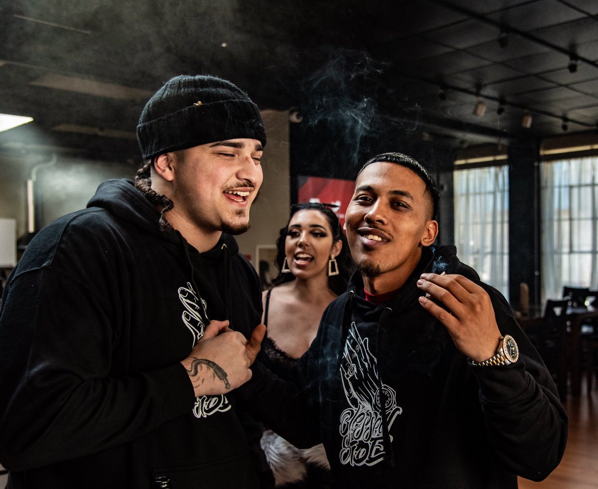 530Photo's tweet photo. Yesterday’s pop up was hella lit😤🍾 @salahbabyy https://t.co/g1hQ16UyJM