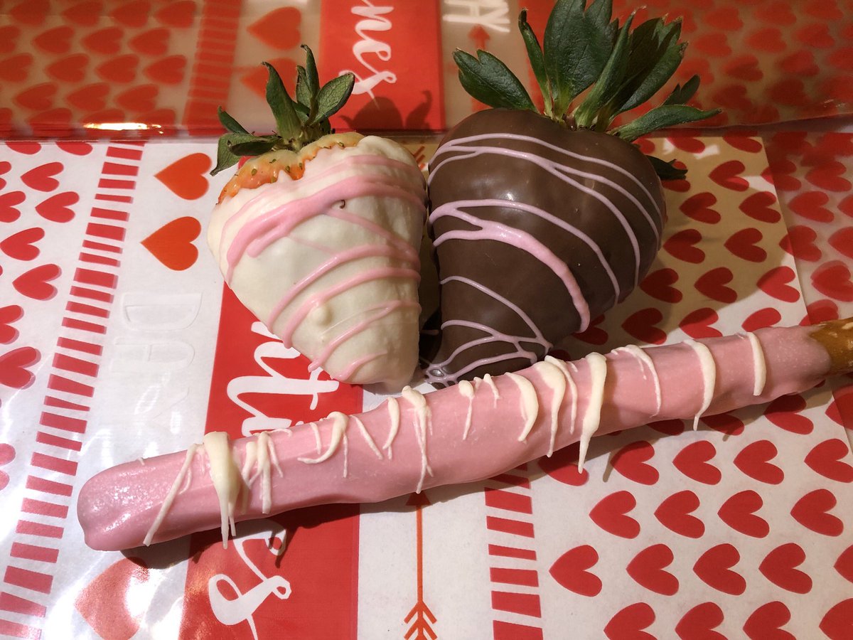 Come get a Valentine’s day treat Tuesday-Friday 10-2 in Eberly! 🍓