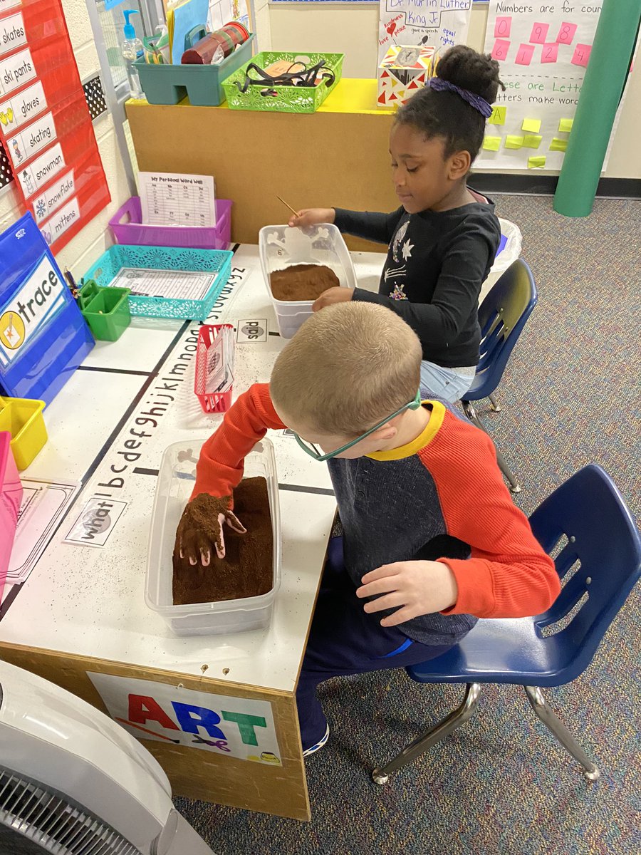 k5richardson's tweet photo. Starbooks writing centers ⭐️ #wearegreenbrier #schoolofkindness https://t.co/KQvIfSFUD3