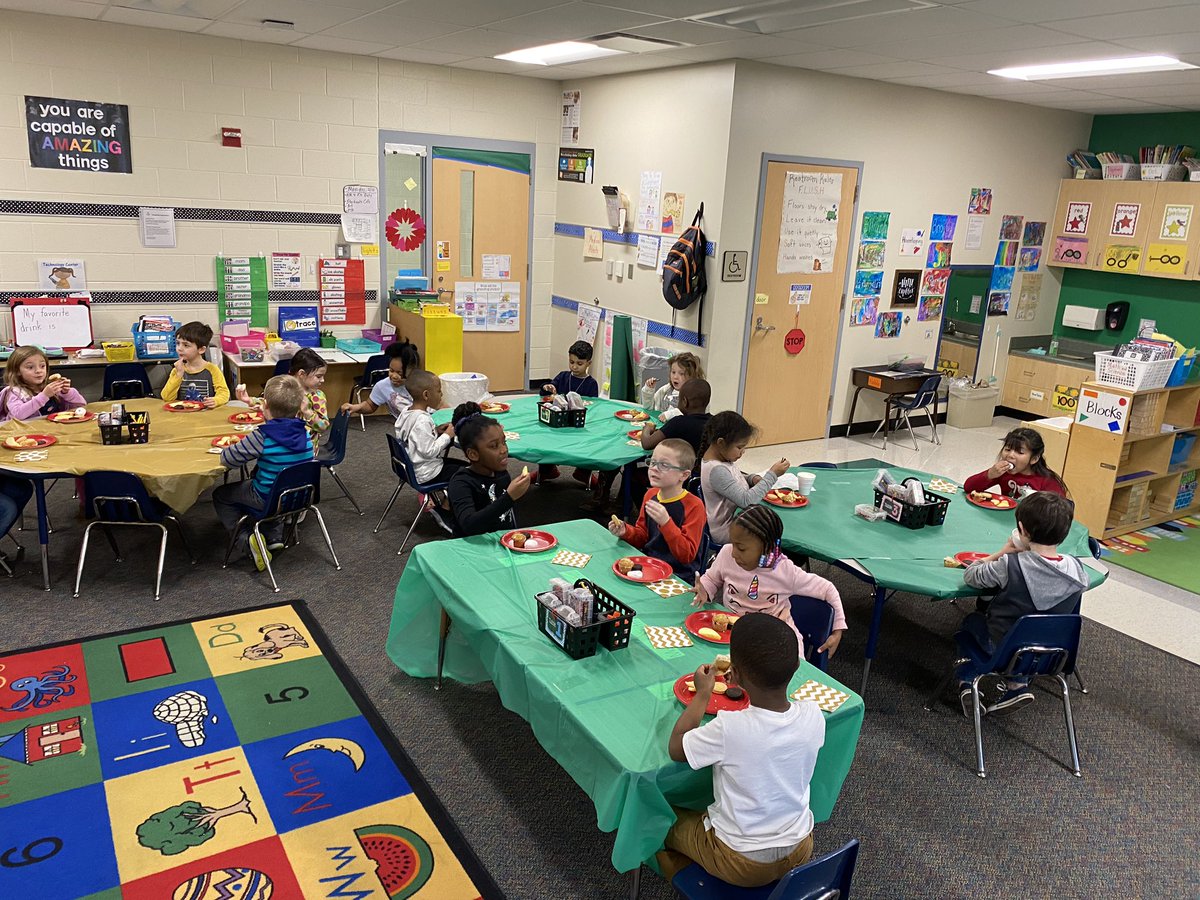 k5richardson's tweet photo. Starbooks writing centers ⭐️ #wearegreenbrier #schoolofkindness https://t.co/KQvIfSFUD3