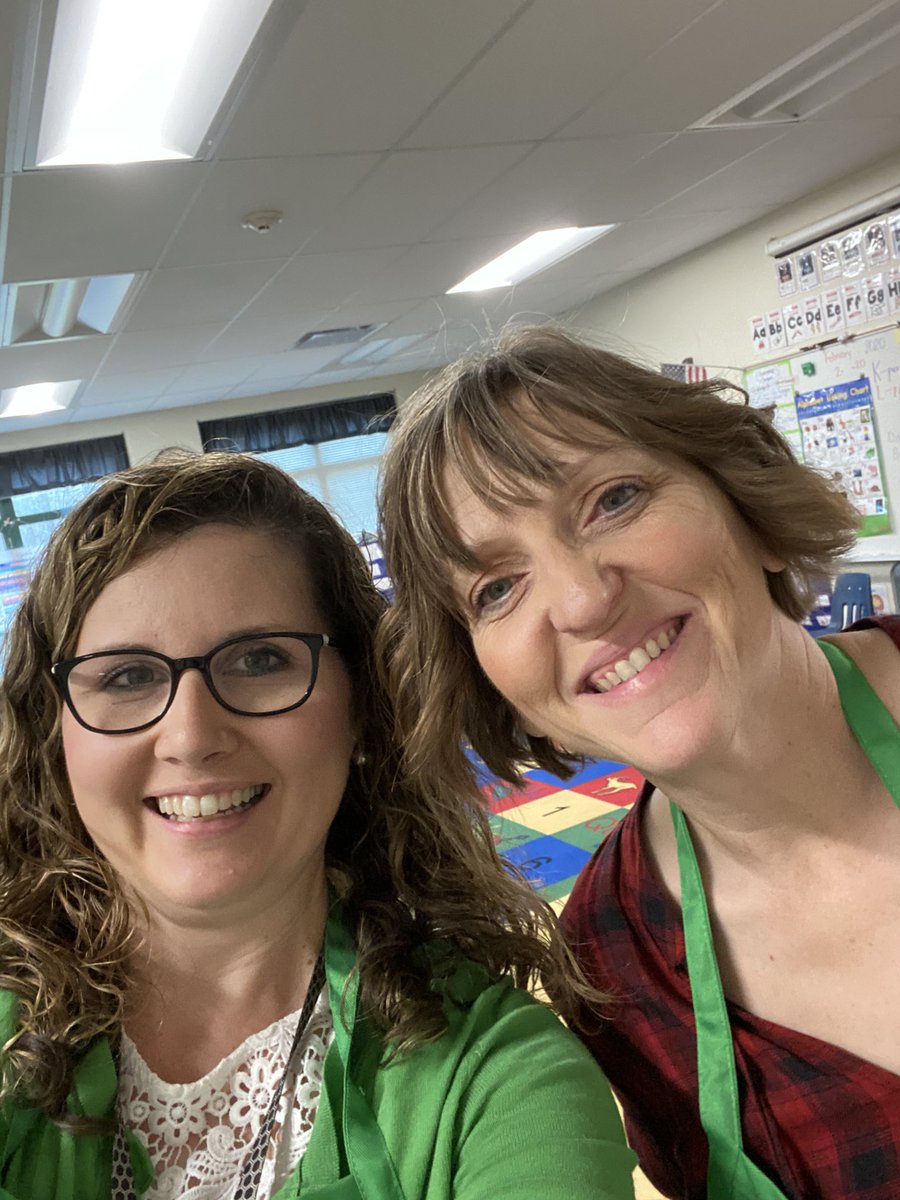 k5richardson's tweet photo. Starbooks...best day ever in K5 🤩 #wearegreenbrier #schoolofkindness https://t.co/BuJMmMBFpD