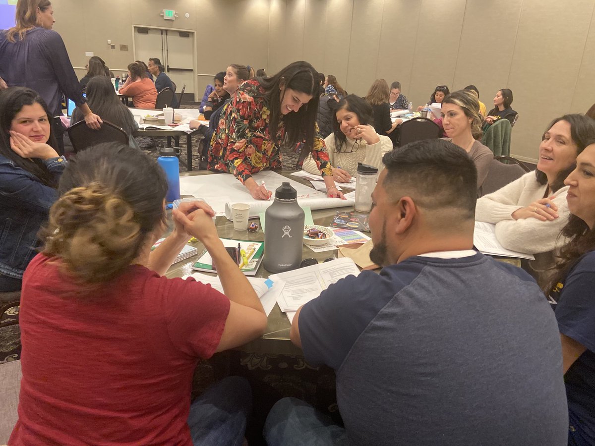 sbomobil's tweet image. Look at Mrs. Serrano focused on providing ACCESS to bilingual students! #bilingualprogram #COREprogram #kidsrights #yvepride #orgulloyve