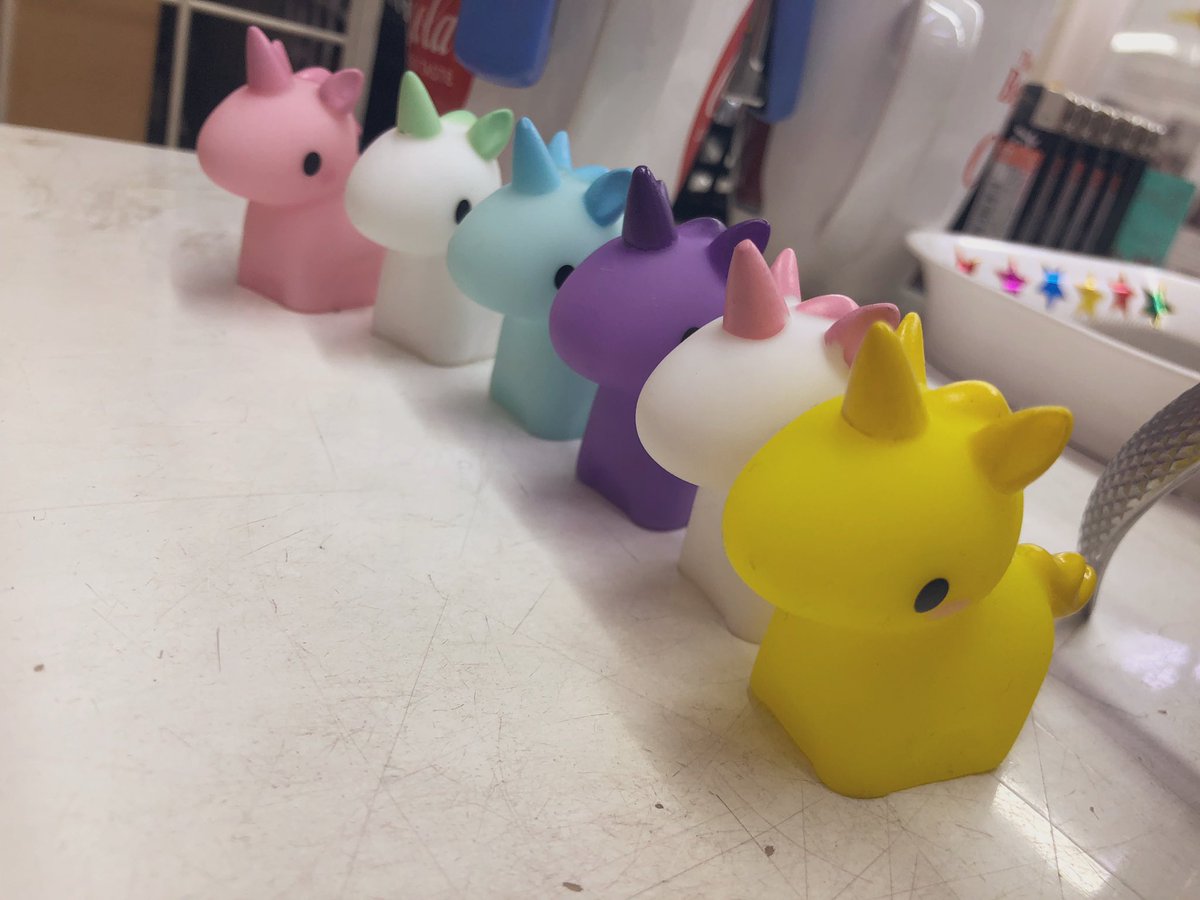 FreedomOsu's tweet photo. おはようございます🌞
スタッフのSです🦄

今日もめちゃくちゃ寒いですが���リーダム大須店元気にオープンしてます🥰🥰

寒いから暖かい格好で来てね🦄🌈
#大須商店街
#フリーダム
#大須雑貨
#可愛い https://t.co/ieWJTfyY1d