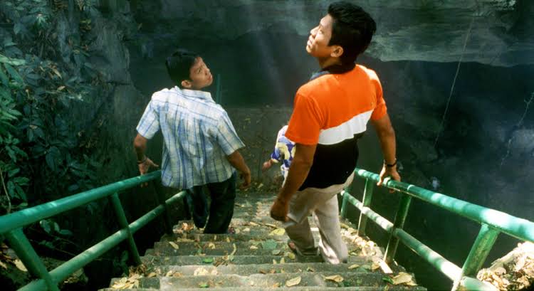 tropical malady (dir. apitchatpong weerasethakul, 2004)- has 2 narratives played by the same 2 actors1st: a soldier needs to investigate the death of cattle in a small town & develops romance with a local man2nd: a soldier encounters a spirit in the woods who means him harm