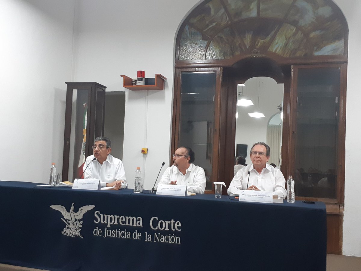 CAY_Abogados's tweet photo. Esta tarde se presentó el libro Insumos Democrático-Constitucionales, en la CCJ en Mérida por su autor el Dr. Jorge Rivero Evia.
Acompañamos a nuestro asociado el Dr. Héctor Victoria Maldonado, quien presentó junto al Magistrado Jorge E. Wynter García dicho libro. https://t.co/b65mLzzf8K