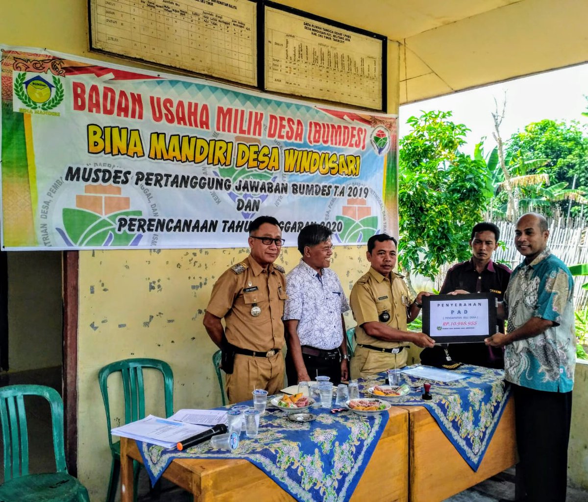 OneLingga's tweet photo. Menghadiri musyawarah pertanggungjawaban akhir tahun 2019 dan penyerahan PAD tahun 2019 Bumdes'Bina Mandiri' Desa Windusari Kec.Belitang Jaya Kab.OKU Timur Prov.Sumsel

@halimiskandarnu 
@anwsanusi 
@ImamSyukri 
@taufikmadjid71 
@fachrilabalado 
@zella0602 
#TPPSumsel
#TPPOkutimu https://t.co/jNCf2tEpxF