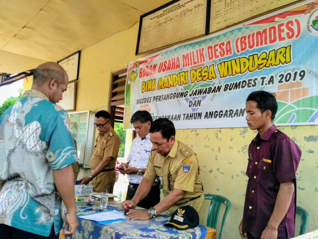 OneLingga's tweet photo. Menghadiri musyawarah pertanggungjawaban akhir tahun 2019 dan penyerahan PAD tahun 2019 Bumdes'Bina Mandiri' Desa Windusari Kec.Belitang Jaya Kab.OKU Timur Prov.Sumsel

@halimiskandarnu 
@anwsanusi 
@ImamSyukri 
@taufikmadjid71 
@fachrilabalado 
@zella0602 
#TPPSumsel
#TPPOkutimu https://t.co/jNCf2tEpxF