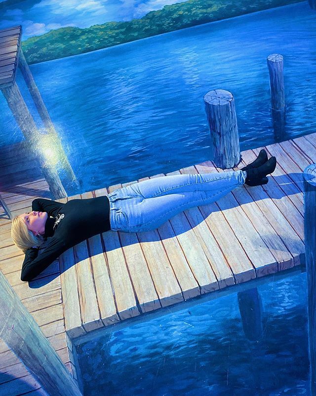 thebrigittemoya's tweet photo. How you wanna be on your Monday, but there’s work to be done...
📸: @sarah_nicolez
*
*
*
#mondaymood #dreaminofchillin #calmingblue #norestforthewickedthough #workhard #soyoucanrestlater #orwhenyouredead #whateverworks #thisisactuallyjustafloor #illus… https://t.co/f6tcl5PQmV https://t.co/alvtFz8Y2c