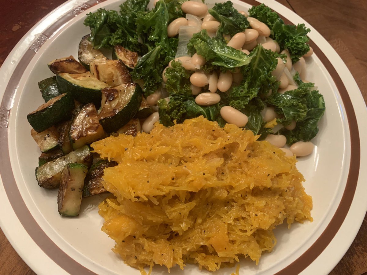 stanton_kitchen's tweet image. Roasted spaghetti squash, sautéed kale &amp;amp; cannellini beans, and sautéed zucchini! #stantonskitchen #prepatl #food #foodservice #chef #culinary #delivery #catering #atlanta #atl #homemade #delicious #foodie #foodporn #foodtruck #foodtrailer #vegetables #veggies #healthy #fresh