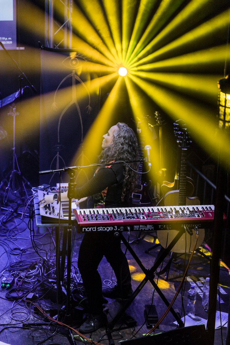 Taniaphoto3's tweet image. .@EKOSmx es una banda mexicana de rock que tienen que ver en vivo. 🔥

Ayer presentaron su tercer disco #Instinto en el @FCHilvana, les comparto algunas fotos.

📷: @Taniaphoto3