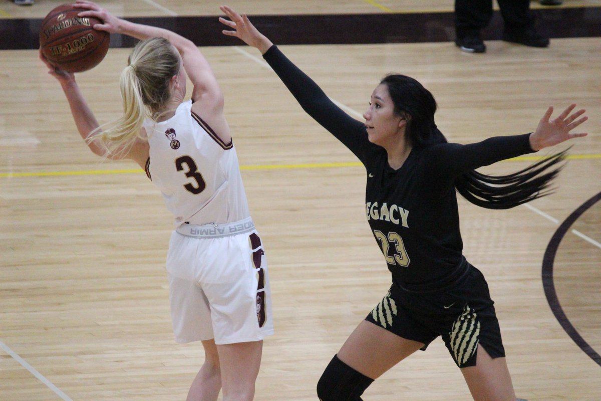 AEisen13's tweet photo. HALFTIME: Legacy 27, Minot High 21. Electric environment. We got a good one so far in the Magic City. #NDpreps https://t.co/Y7ZknOgoay