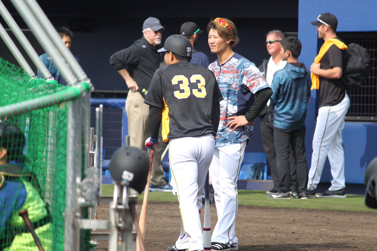 チャリコ遠藤 スポニチ虎番 同世代 1992年生まれの糸原健斗選手と西川遥輝選手 話し込んでました チャリコ遠藤 スポニチ虎番 同世代 1992年生まれの糸原健斗選手と西川遥輝選手 話し込んでました