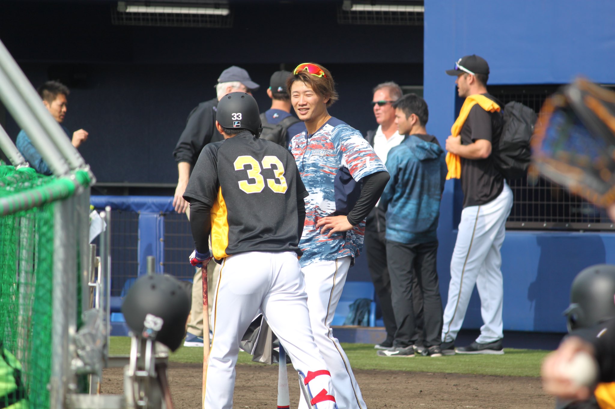チャリコ遠藤 スポニチ虎番 同世代 1992年生まれの糸原健斗選手と西川遥輝選手 話し込んでました チャリコ遠藤 スポニチ虎番 同世代 1992年生まれの糸原健斗選手と西川遥輝選手 話し込んでました