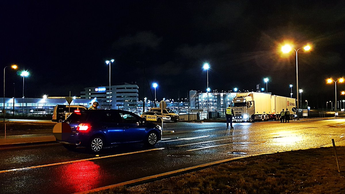 Poliisi_IU's tweet photo. #IUPoliisi'partioita suorittamassa #liikenne'valvontaa aamuyön tunteina "Truck 🚛 & Bus 🚌" teemaviikon mukaisesti #Vantaa -Tässä asiat olivat kunnossa, kuten muillakin tarkastetuilla 👍
#Tispol #RoadPolicing https://t.co/hXyK0MGt06