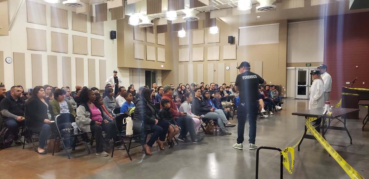 Who stole the prizes? 👀🧩🔦🥽🧬🔎 RUSD GATE families are on the case! Great night to learn about CSI techniques and the science behind it all!