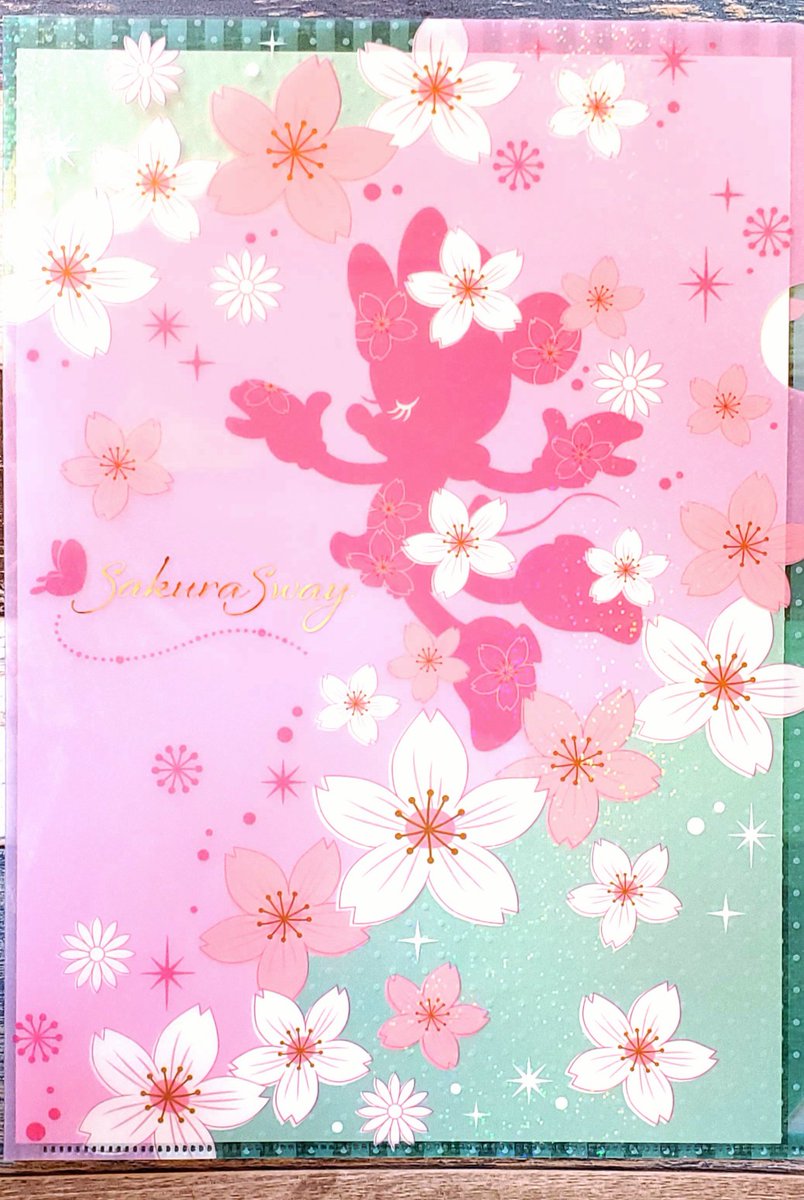 Yoshi T Twitterren Disney新作櫻シリーズグッズ発売されてました 自分のお気に入りはポストカード ピンズ マグネット クリア ファイルの4種 商品は潤沢に店頭に有り 一部は周辺のホテルのディズニーストアでも販売中 実用にもう一セット買おうかな Tdr Info