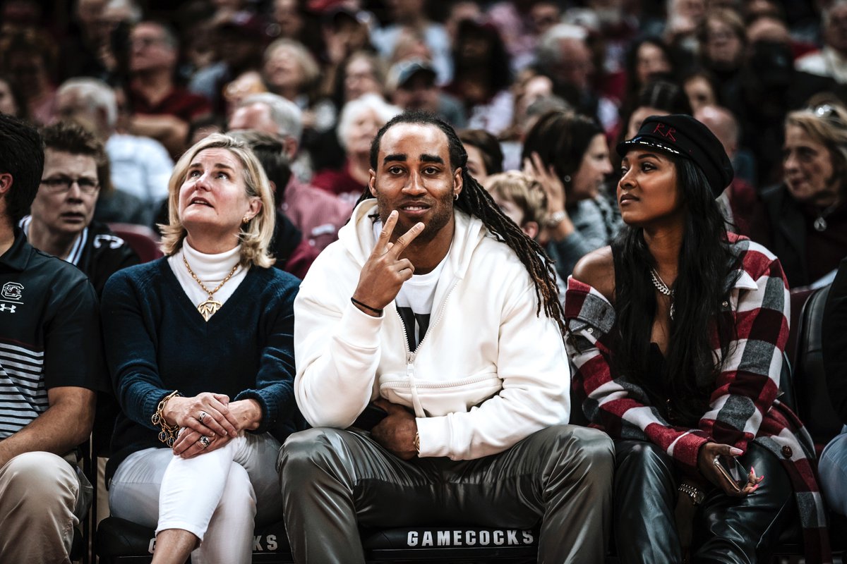 GamecocksOnline's tweet photo. The @nfl's DPOY in the house tonight!

#Gamecocks | @BumpNrunGilm0re 🤙 https://t.co/NaUBOUfpgB