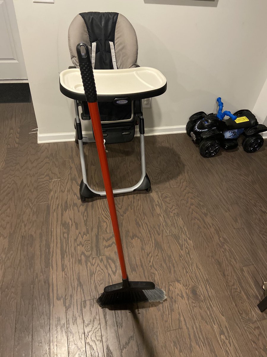 MakkerSpace's tweet photo. Welp this just happened! #earth #broomchallenge #NASA #equinox https://t.co/X3Rgs5hx49
