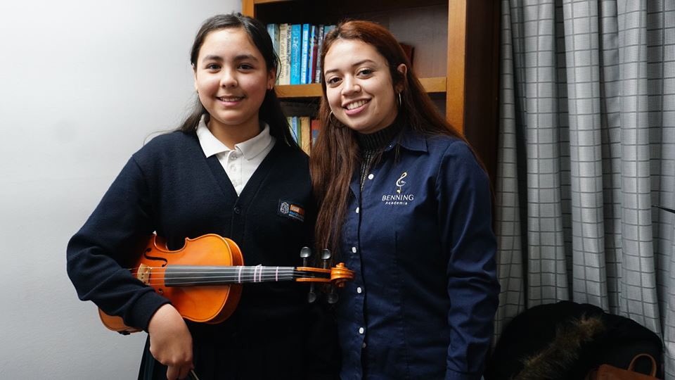 BenningAcademia's tweet photo. Al inscribirte a nuestras clases personalizadas de Violín, te ofrecemos becas de instrumento, por lo que si no cuentas con uno propio, te podemos prestar uno para iniciar cuanto antes. 

#YoSoyBENNING
(646) 178 6212 | (646) 237 9807 
https://t.co/cLN0qQR1uo
@BenningAcademia https://t.co/vIAQ0ofRXa