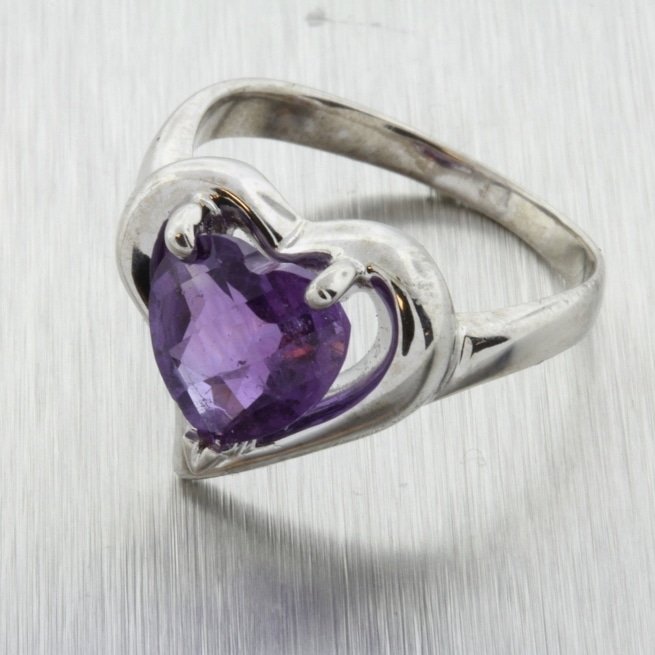 RichCustom's tweet photo. Valentine's day is 4 days away! 

#amethystheart #14kwhitegold #lasvegascustomjewelry #richcustomjewelry #makedreamsreality #imaginationisalimitaion #LasVegas #lasvegasnevada https://t.co/QpR0jZfqj5
