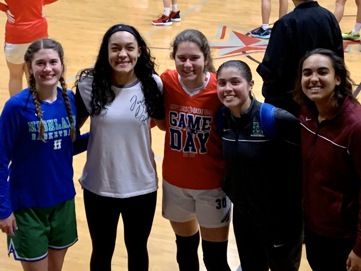 Good games today and loved watching everyone play. On to a good one for tomorrow. #unicornbeast @BUAelitegirlsbb <a href="/DemarcusClear/">DeMarcus Clear</a> <a href="/handerson2023/">Hannah Anderson</a> <a href="/CurryFam01/">Curry Fam01</a>