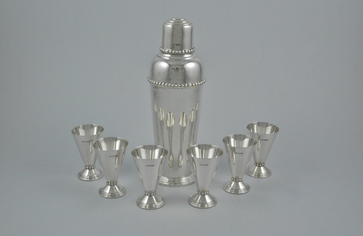 Shaking things up....

Franschhoek might be the gourmet and wine capital of the country but we also do mean cocktails. At this week’s annual SAADA Cape Town Fair, taking place at the CTICC we will be showing a range of vintage silver plate and solid silver cocktail shakers.