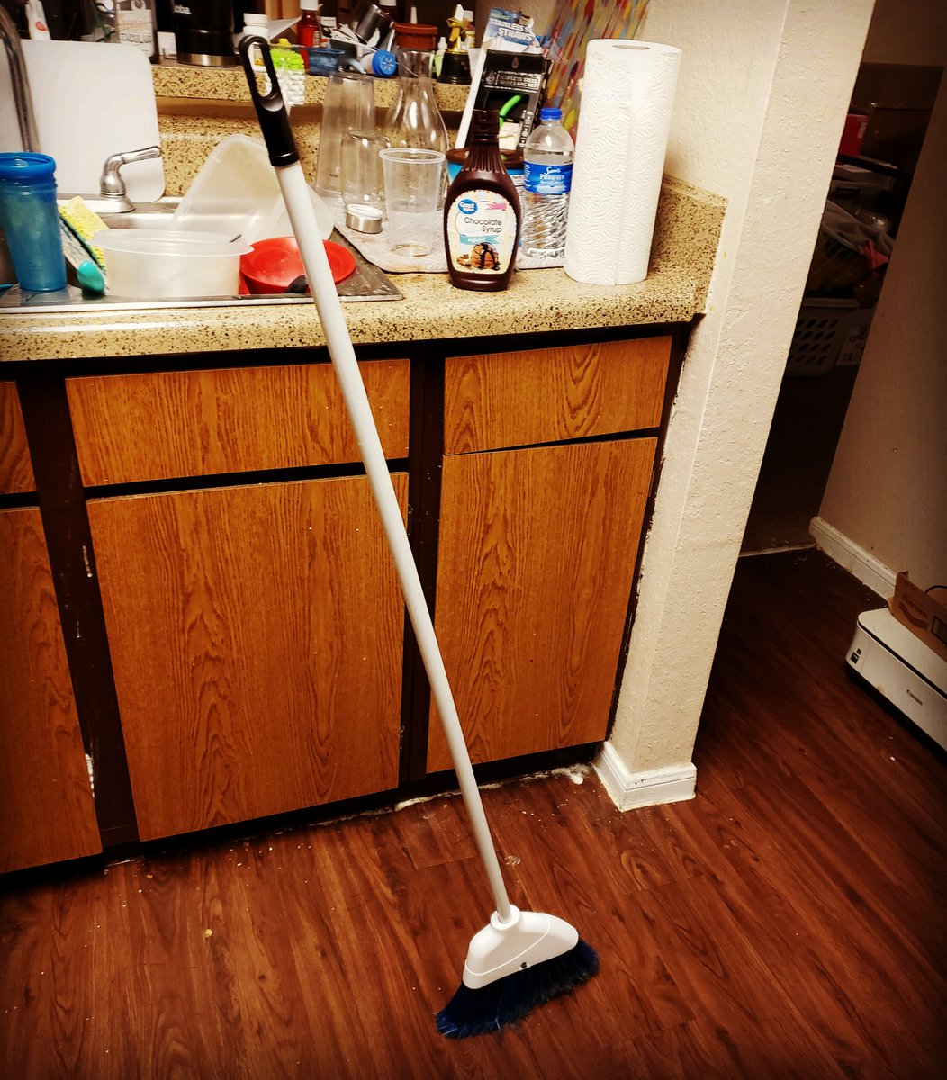 ElJefeNeo's tweet image. *disclaimer* This was before I actually used the broom to sweep the floor and clean up the mess that is that kitchen....lol

Had to get in on the #standingbroom challenge lol