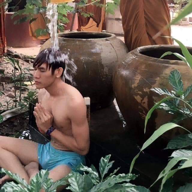 btbt2024's tweet photo. อาบน้ำมนต์ ล้างซวยอีกแล้ว https://t.co/7MW3v5lX1l