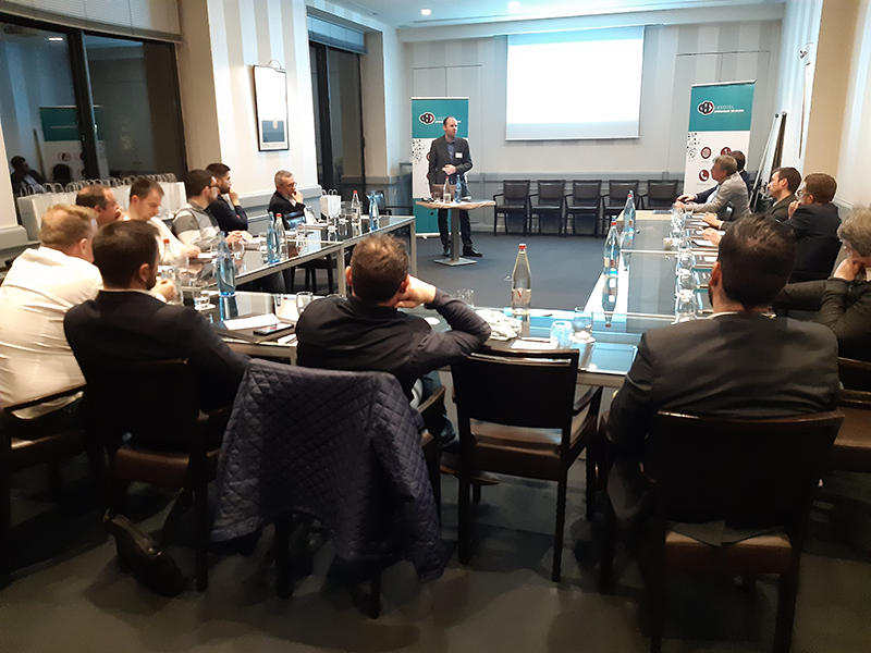 lasotel's tweet photo. Dans la continuité de sa stratégie de dégroupage des #NRO et d'extension de son réseau, @lasotel ouvre officiellement la plaque Vallée-du-Rhône et lance la commercialisation de ses offres #fibre optique (#FTTO/#FTTE/#FTTH-Pro). L'occasion de réunir les acteurs #telecoms locaux. https://t.co/DHiwuf5k5U