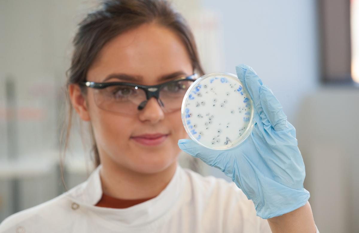 UniStrathclyde's tweet photo. Happy International Day of Women and Girls in Science - a day for us to celebrate all our wonderful Strathclyde #WomenInScience, not only in Glasgow, but around the world!
Check out some of our inspiring women and girls in science at https://t.co/slPxuAenb3 https://t.co/Kx7siXAg4r