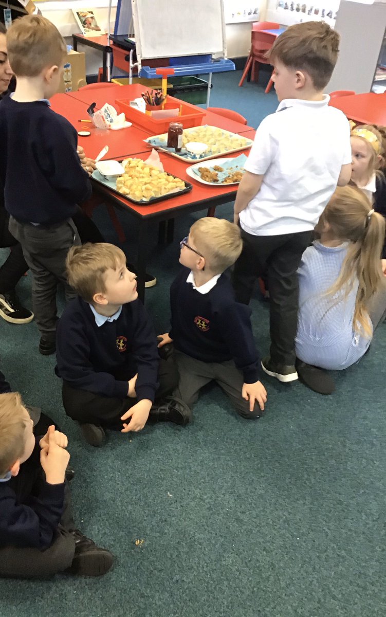 glynwoodschool's tweet photo. Some of the children in Y1A/C have been using their fantastic DT skills to create some home cooked treats, as part of our creative homework, which they shared with the class! #glynwoody1 #glynwooddt #scones #flapjack #yummy #homework #creativehomework https://t.co/ZL3VouuWO3