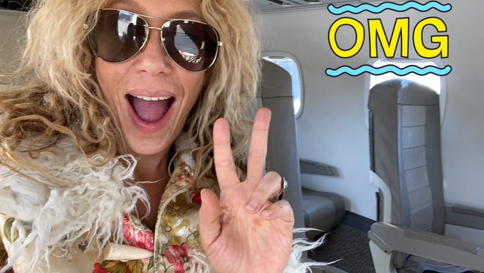 2day wazzz my birthday!! I kicked it off...up up and awayyyy - I was hoping the plane would crash, but<a href="/tag/custom"class="tags"><span>#custom</span></a><a href="/tag/dare"class="tags"><span>#dare</span></a>