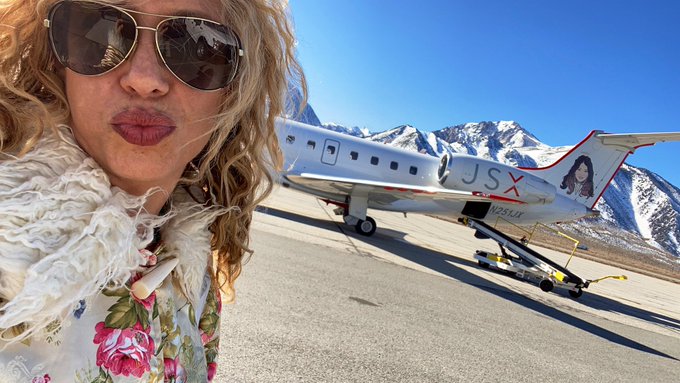 2day wazzz my birthday!! I kicked it off...up up and awayyyy - I was hoping the plane would crash, but<a href="/tag/custom"class="tags"><span>#custom</span></a><a href="/tag/dare"class="tags"><span>#dare</span></a>
