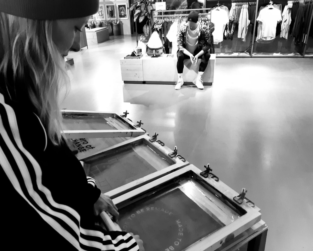 Live print for Adidas flagship store Champs-Elysées. Four days about hand printed tote bags. Customer experience, showing our work. See you soon for some new projects!