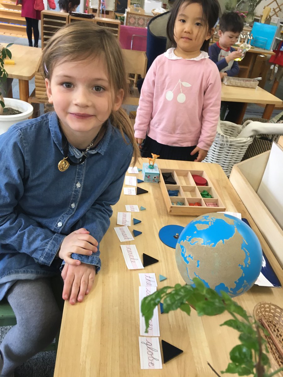 MSTokyoCedar's tweet photo. Grammar study put a big smile on her face! #MSTfun  #MSTlanguage #MSTsunshine https://t.co/okab9AieLd