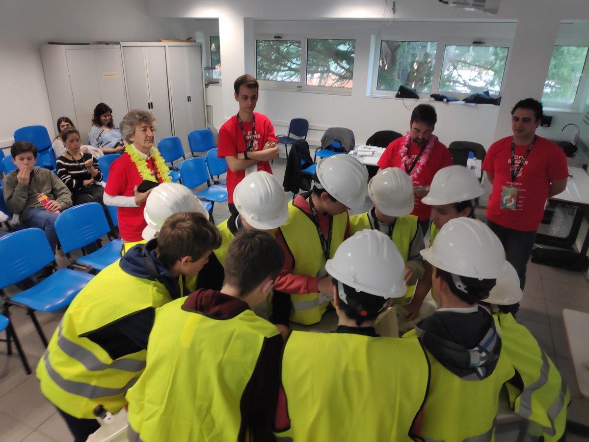 Ayalde_Munabe's tweet photo. Este fin de semana el equipo de @Colegiomunabe, obtuvo en @firstlegoleague el galardón ROBOTIX al equipo joven más prometedor. Muchas gracias a los alumnos participantes, a su profesor Rafa López, y a la implicación de  @vcarretie, juntos han conseguido este exitazo. https://t.co/cxcELMouQu