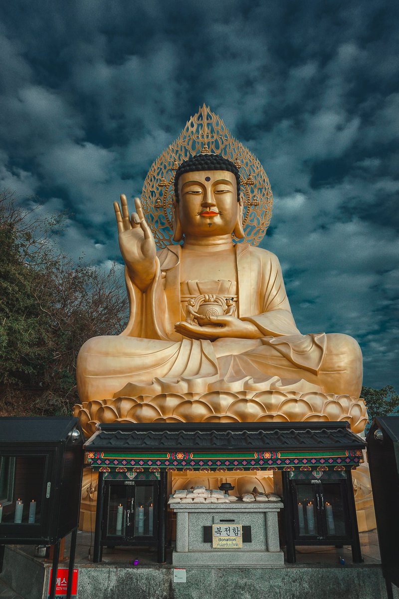nonsaturn15's tweet photo. 산방산 (산방굴사) Sanbangsa Temple
วัดซันบังซาเป็นวัดที่มีชื่อเสียงบนเกาะเชจูมาก โดดเด่นในเรื่องของการขอพรเรื่องสุขภาพ การมีบุตร และเงินทอง ซึ่งจะสามารถขอพรเรื่องสุขภาพได้กับพระพุทธรูปองค์ใหญ่ด้วยการถวายข้าวสารและเทียน
#제주도 #HelloJeju #รีวิวเกาหลี https://t.co/nK9zMqqol8