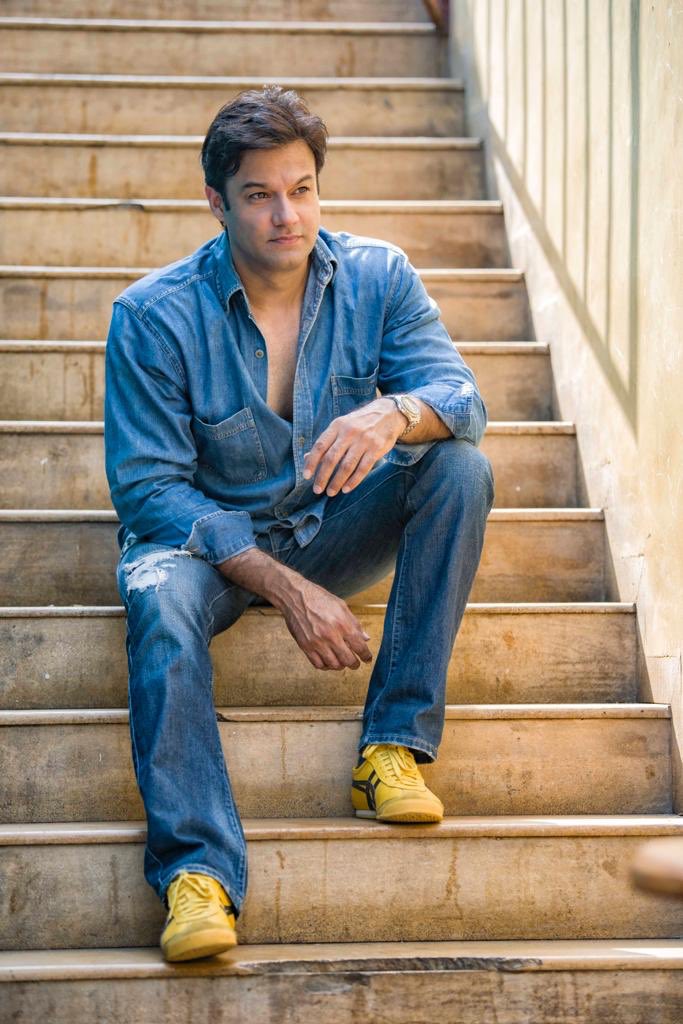 wishverma's tweet photo. #mensfashion #styling #stylist #models #fashion #photooftheday #tagsforlikes #rustic  #makeportraits #chasinglight #quitethechaos #portraitgames  #myfeatureshoot #moodoftheday #makeup #model #actor #raw #authentic #mensuits #blazer #actorslife #blogger #moodoftheday https://t.co/KKr7TrThnJ